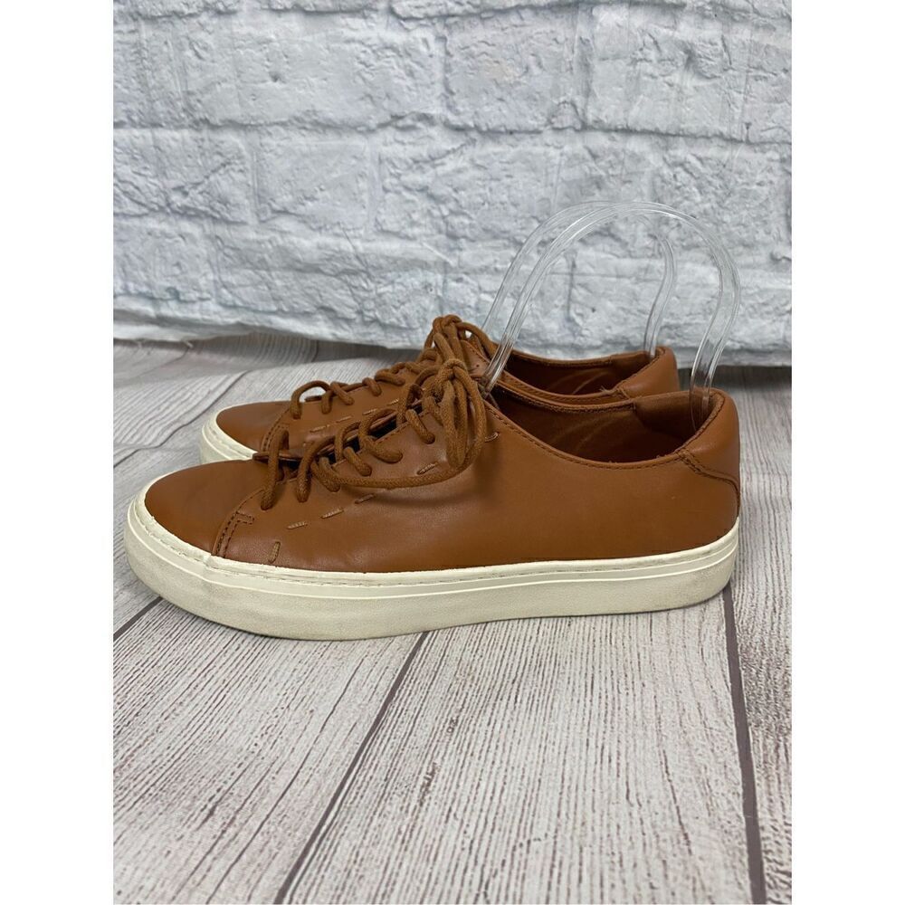 Universal Thread women 7 tan & white tie up casual shoes